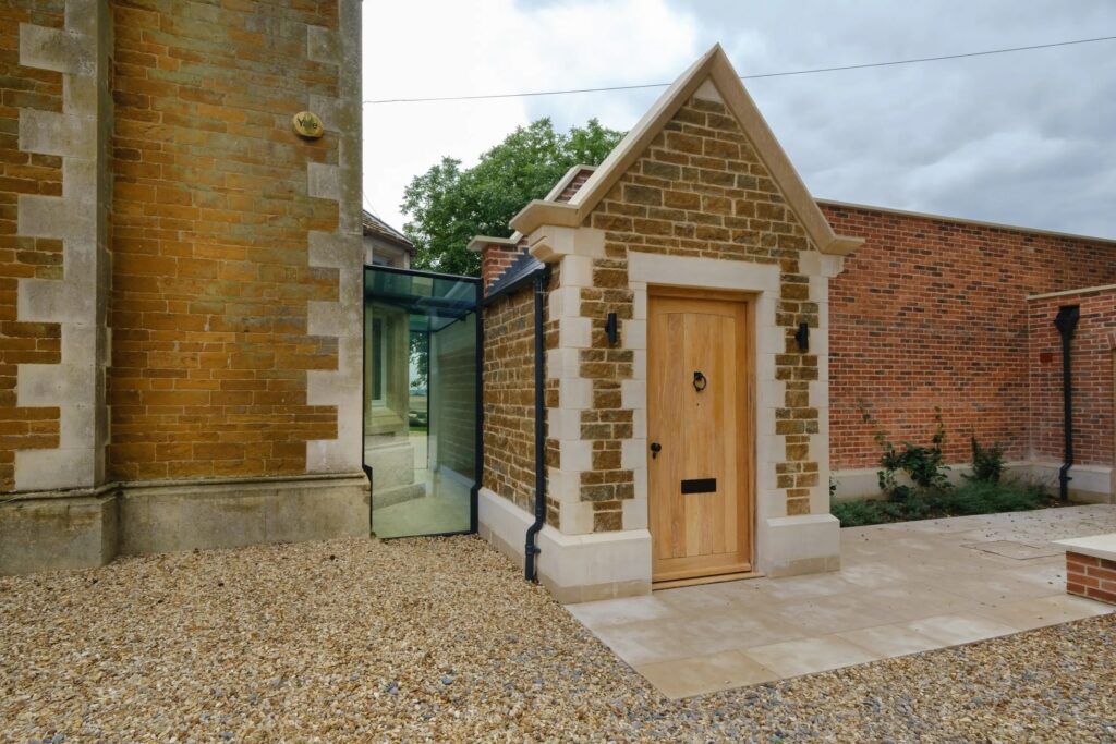 Dry House Frameless Glass Link in Oakham scaled