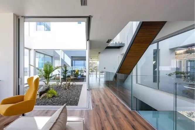 luxury modern villa house design sliding glass doors and frameless glass balustrade 1.jpg