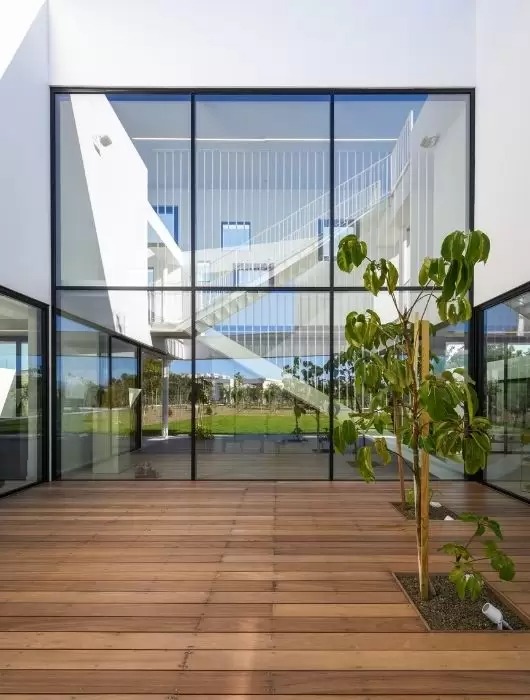six pane silicone bonded double height glass wall.jpg